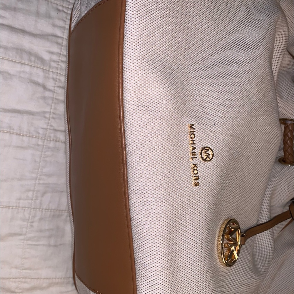 Michael Kors Montauk Large Tote - Picture 4 of 11